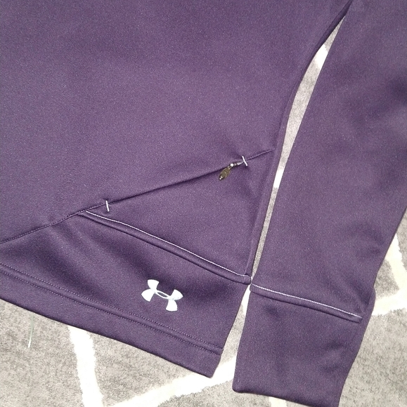 Under Armour semi-fitted hoodie- Women's Medium - Picture 2 of 4
